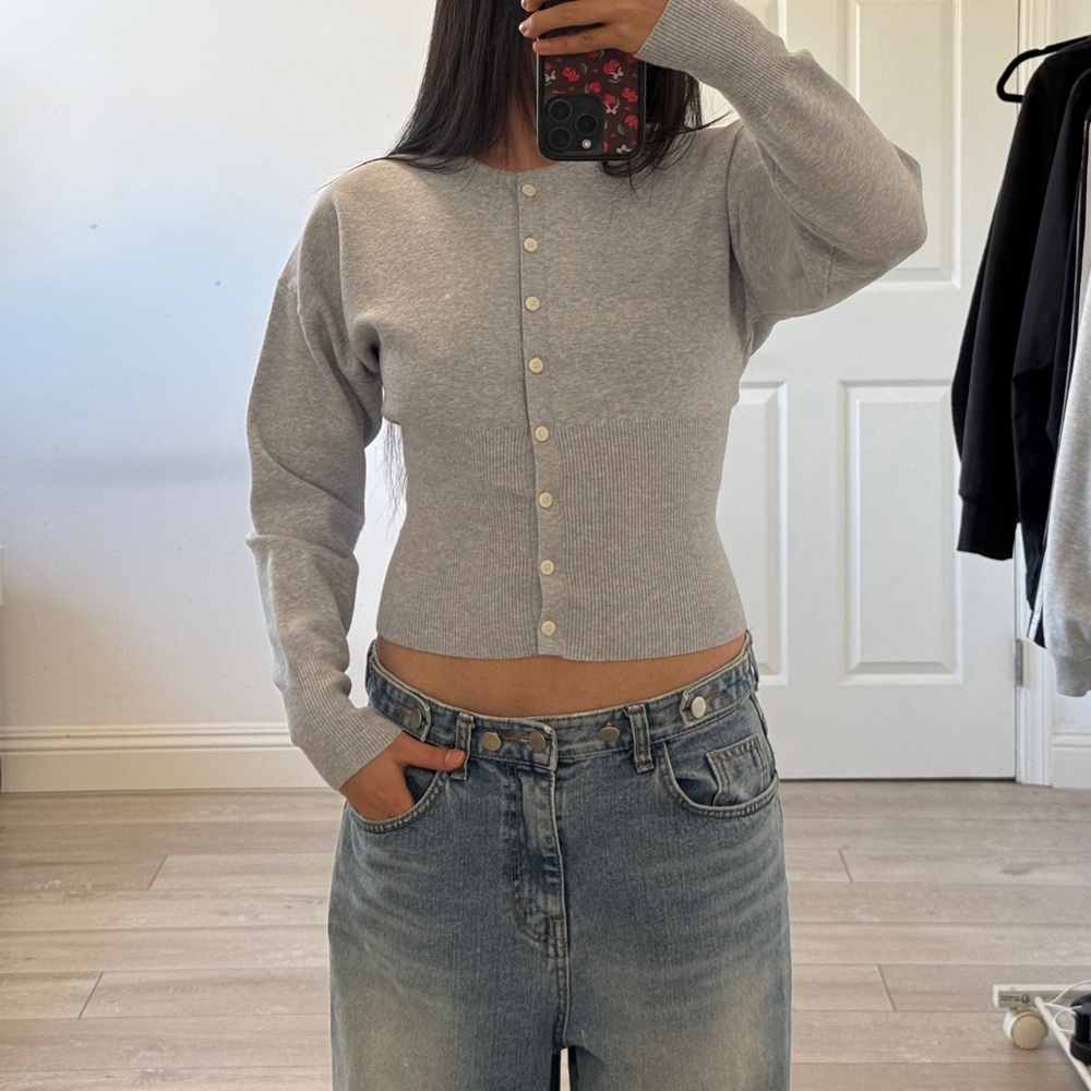 Aritzia Light Gray Button-Front Cropped Cardigan